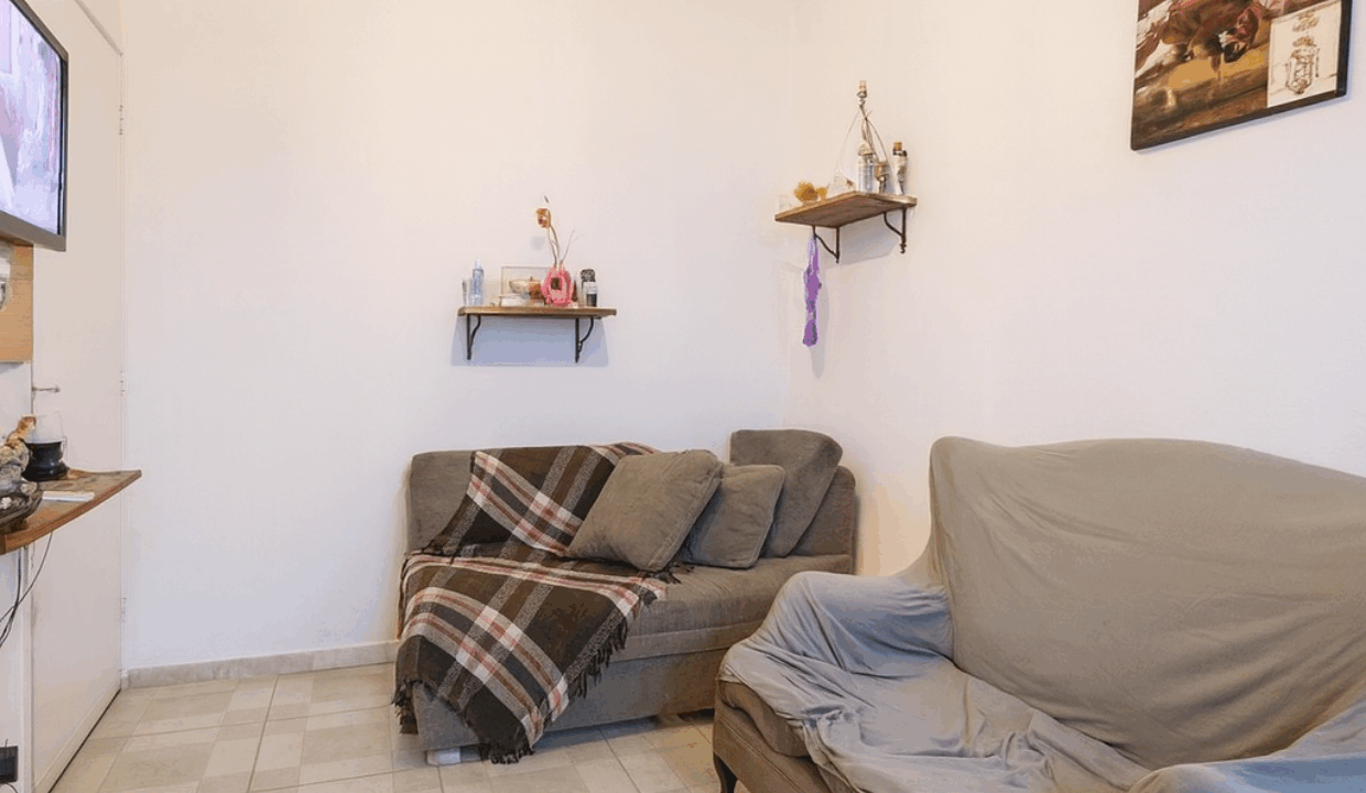 Sala de estar simples e funcional